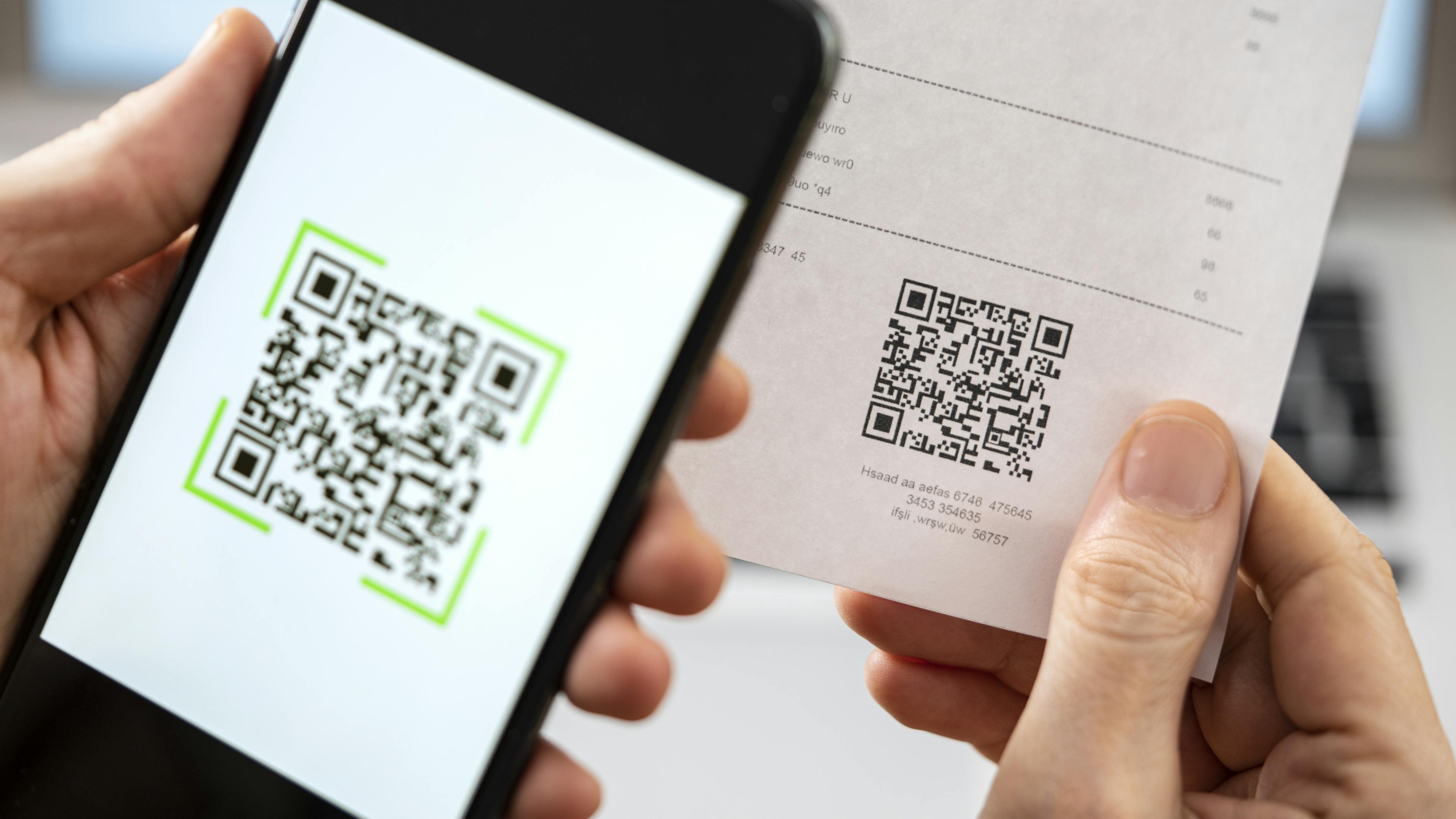 A person is scanning a QR code from the receipt. The QR code redirects to a form that allows to send feedback.